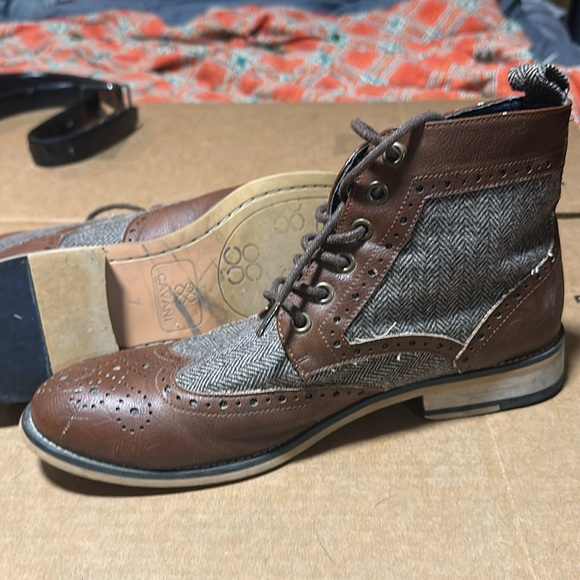 Brown Boots with Two-Tone Design and Lace-Up Closure - Picture 5 of 5